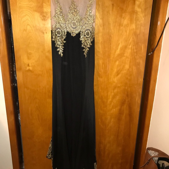 Black and gold evening dresses - Picture 4 of 4
